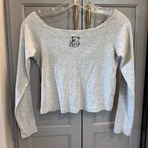 Hollister Bear Logo Long Sleeve Top in Grey, Woman's size S